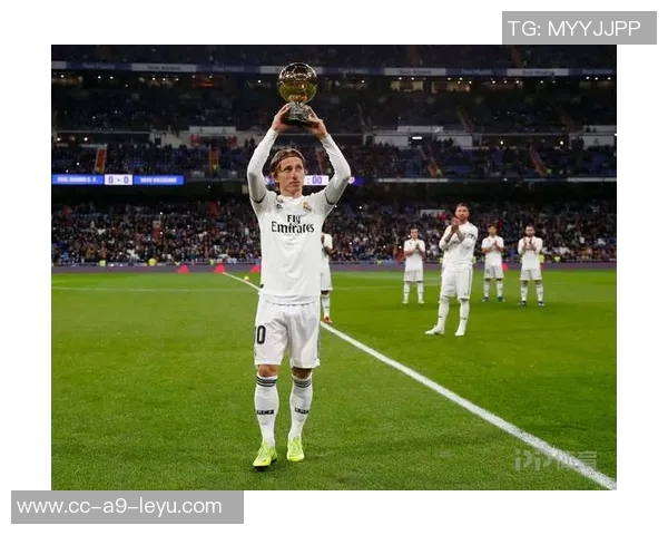 两位金球先生的传奇相遇2006年魔笛首秀梅西国家队首球回顾